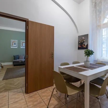 Spacious 3 Bedroom In The Heart Of Апартаменты