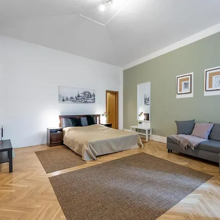Spacious 3 Bedroom In The Heart Of Апартаменты *