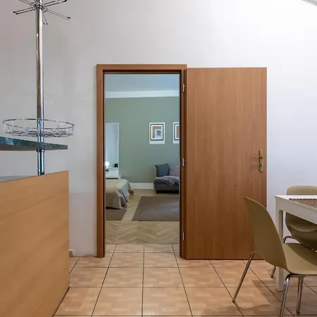 Spacious 3 Bedroom In The Heart Of * Прага