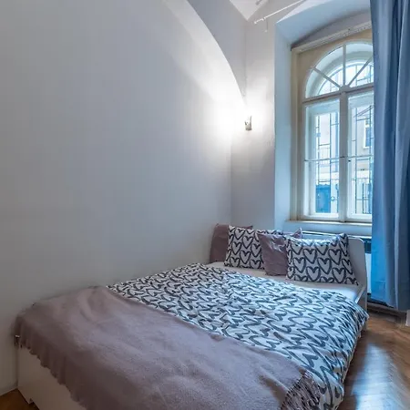 Spacious 3 Bedroom In The Heart Of Прага