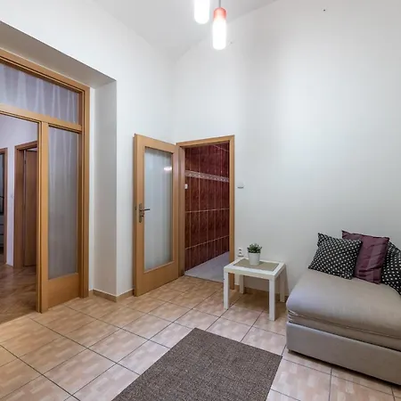 Spacious 3 Bedroom In The Heart Of * Прага