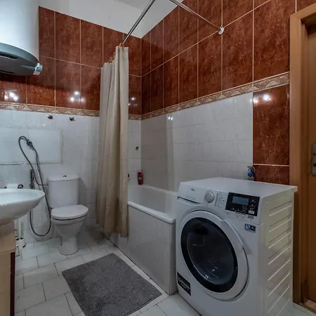 Spacious 3 Bedroom In The Heart Of Прага