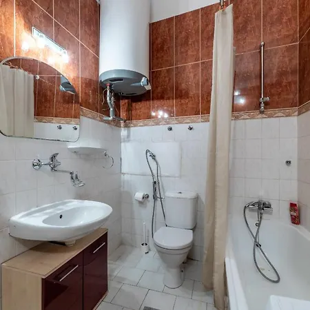 Апартаменты Spacious 3 Bedroom In The Heart Of *