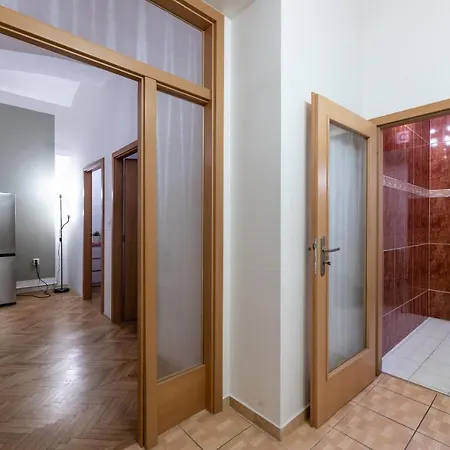 Spacious 3 Bedroom In The Heart Of *
